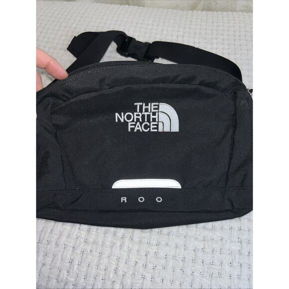 The North Face Roo Fanny Bag Black White Waist Bag Hiking Outdoor Gorpcore Y2K - Picture 2 of 6